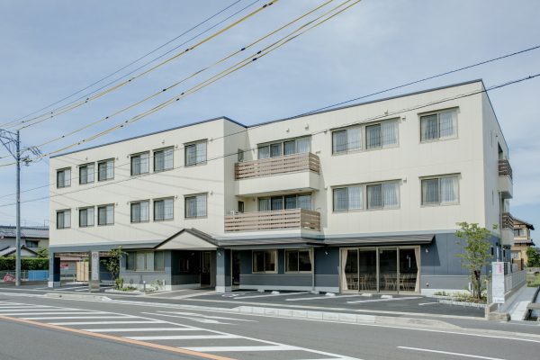 静岡県西部　介護施設の施設長（介護福祉士、社会福祉士、ケアマネジャー等の有資格者）　正社員 イメージ
